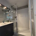 2 Pièces à Avec Terrasse Et Parking Près De La - Fr-1-494-218 *