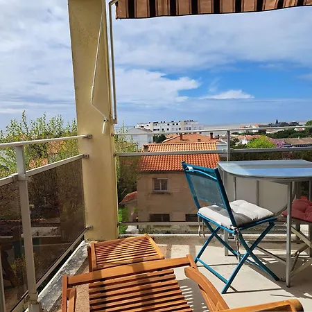 2 Pièces à Avec Terrasse Et Parking Près De La - Fr-1-494-218