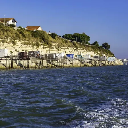 2 Pièces à Avec Terrasse Et Parking Près De La - Fr-1-494-218 Apartamento Royan