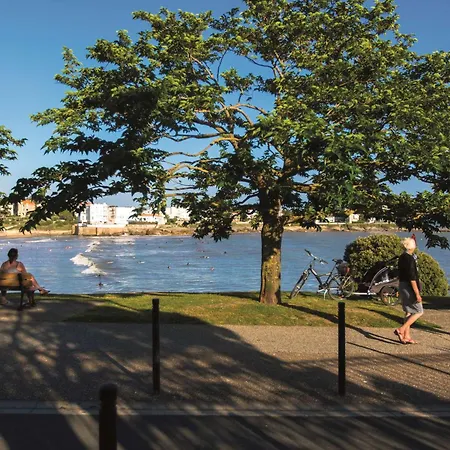 Apartment 2 Pieces A Royan Avec Terrasse Et Parking Pres De La - Fr-1-494-218