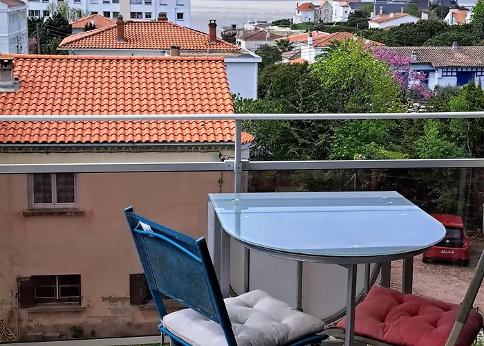 Apartamento 2 Pièces à Avec Terrasse Et Parking Près De La - Fr-1-494-218 *