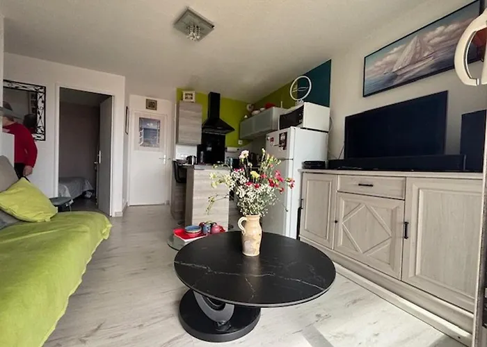 2 Pièces à Avec Terrasse Et Parking Près De La - Fr-1-494-218 Apartamento Royan