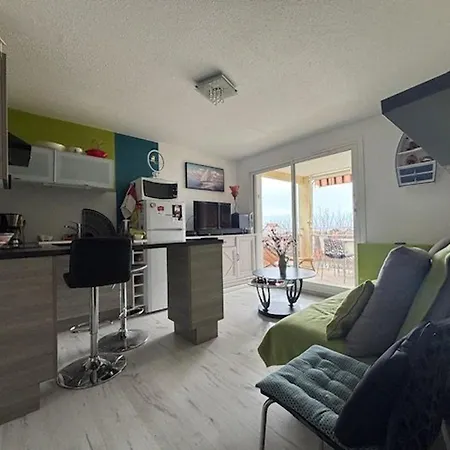 Appartement 2 Pieces A Royan Avec Terrasse Et Parking Pres De La - Fr-1-494-218 *