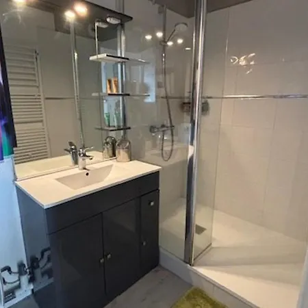 2 Pieces A Royan Avec Terrasse Et Parking Pres De La - Fr-1-494-218 Appartement *