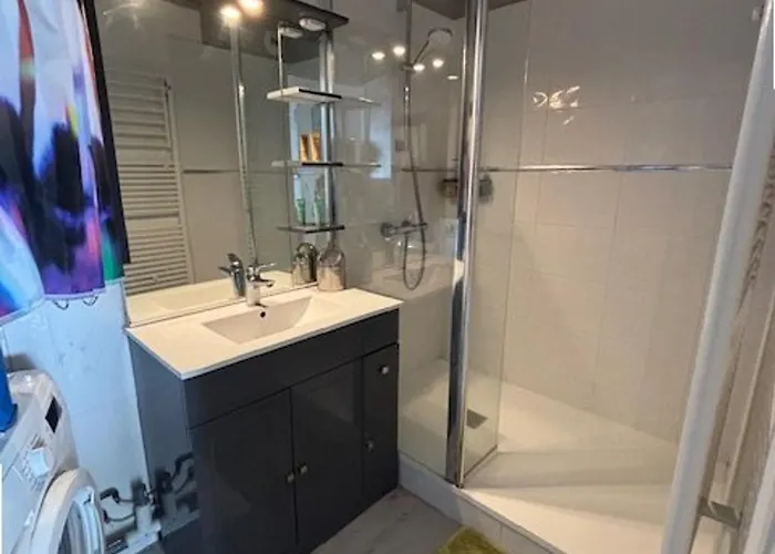 2 Pieces A Avec Terrasse Et Parking Pres De La - Fr-1-494-218 Apartment *